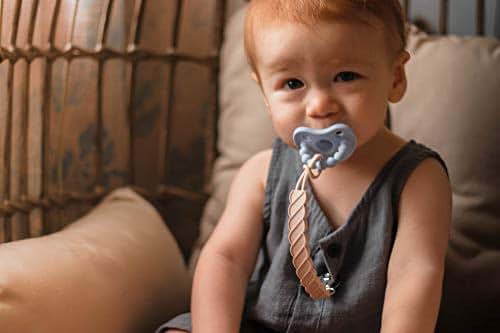 Three Little Tots All Silicone Modern, Short and Safety Tested Pacifier Clip (Tan, Twist) (photo 4)