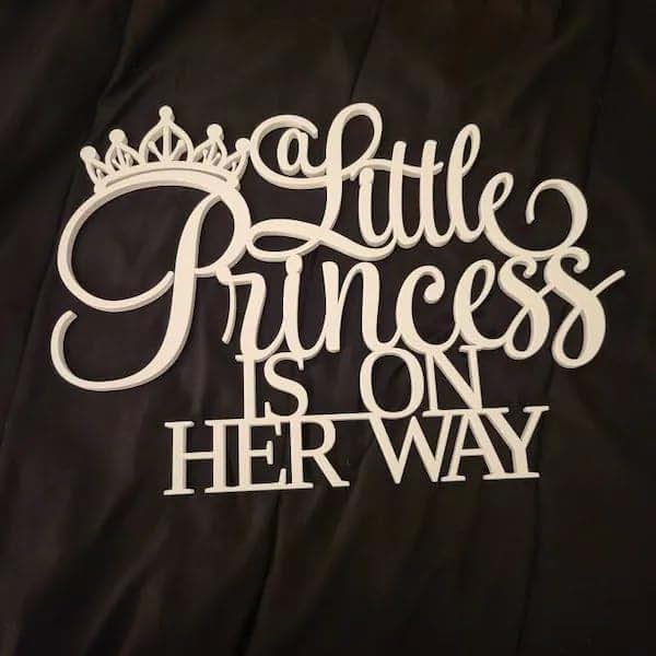 QENWWENG Wooden A Little Princess is on her way Sign