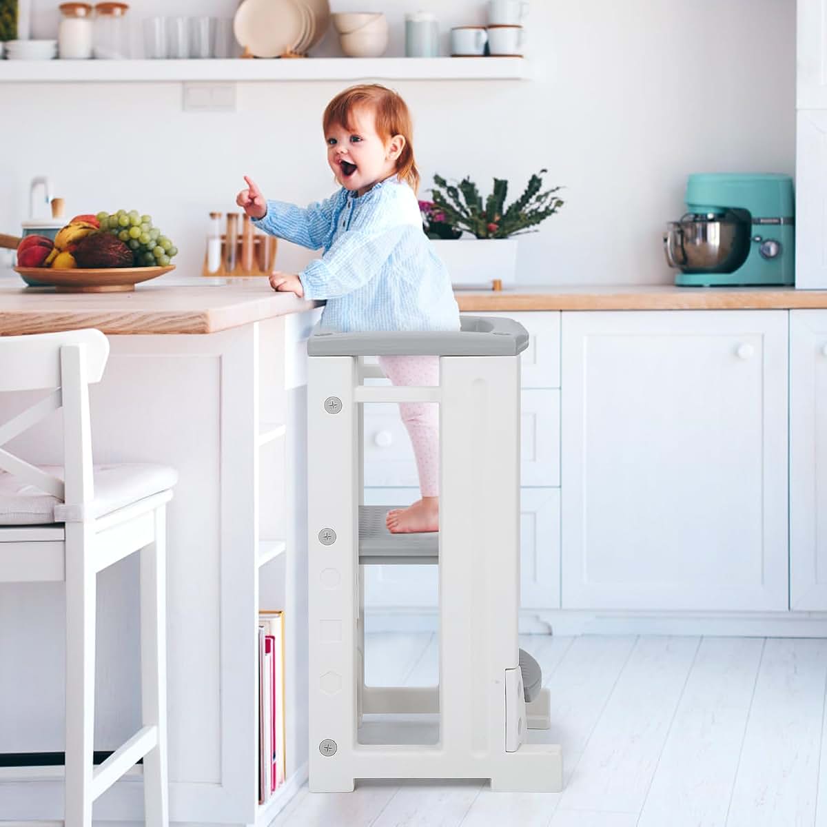 Coucheta Toddler Tower with 4 Adjustable Platform Heights and Whiteboard