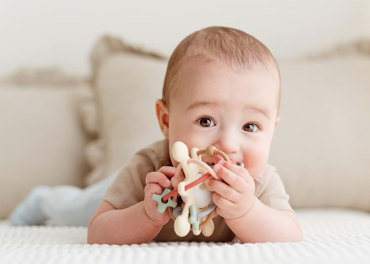 Giligums Cosmo Silicone Baby Rattle Teether - Multicolor (photo 4)