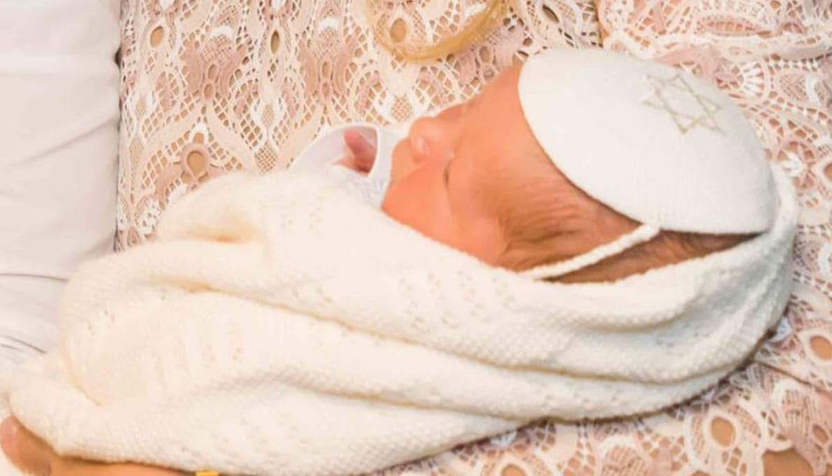 Romy and Rosie Brit Milah Set - Priestly Blessing Blanket with Matching Infant Yarmulke Kippa Yarmulka (White/Silver) (photo 4)