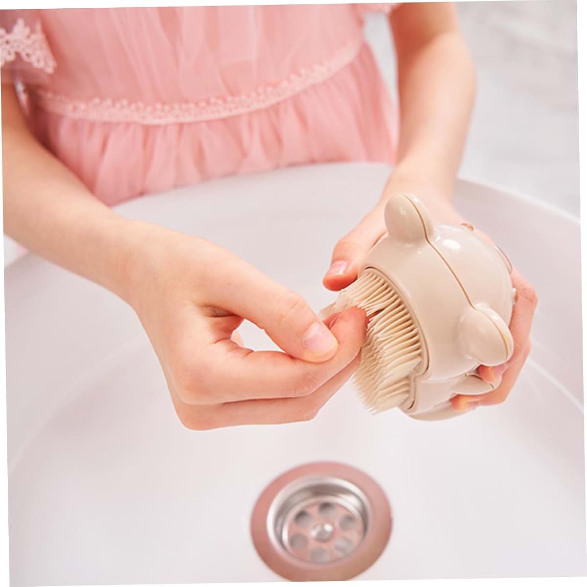 Hotainoys Nail Cleaning Brush, Cute Cartoon Bear Shaped Nail Scrubber Brush with Soft Bristle for Baby and Children (photo 4)