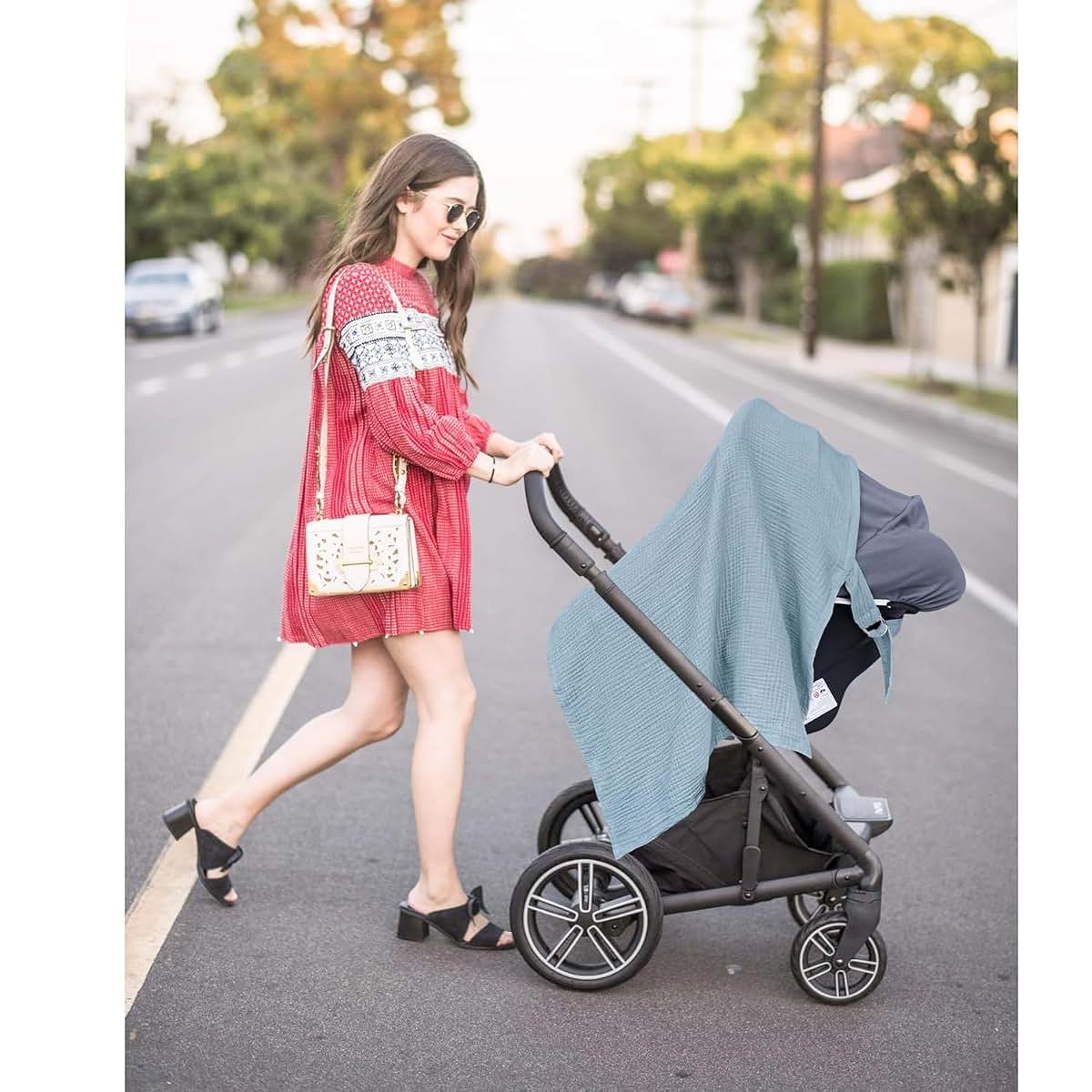 Yiming 88 Muslin Nursing Cover With Rigid Hoop And Adjustable Neck Strap (photo 3)