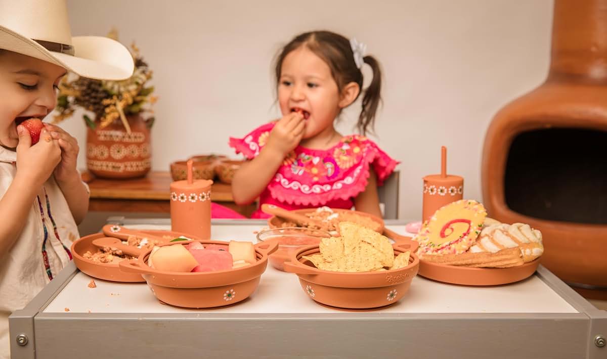 Anelia Co. Silicone Barro Mealtime Set With Suction Plate And Bowl