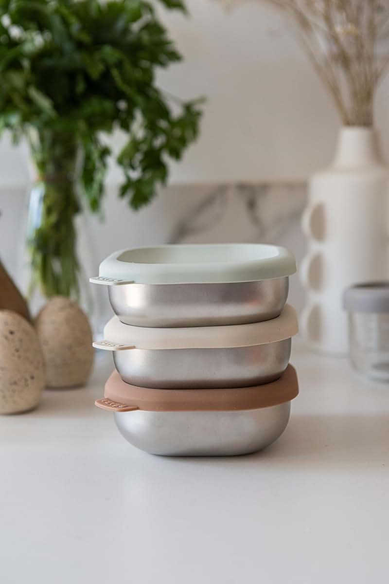 Béaba Microwave Safe Stainless Steel Baby Bowls with Lid, Set of 3 (photo 3)