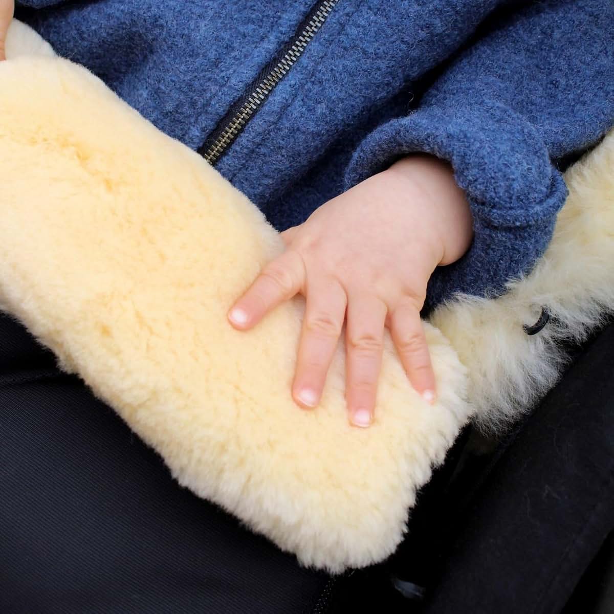 Werner Christ Flims Luxe Sheepskin Footmuff In Stone Grey (photo 4)