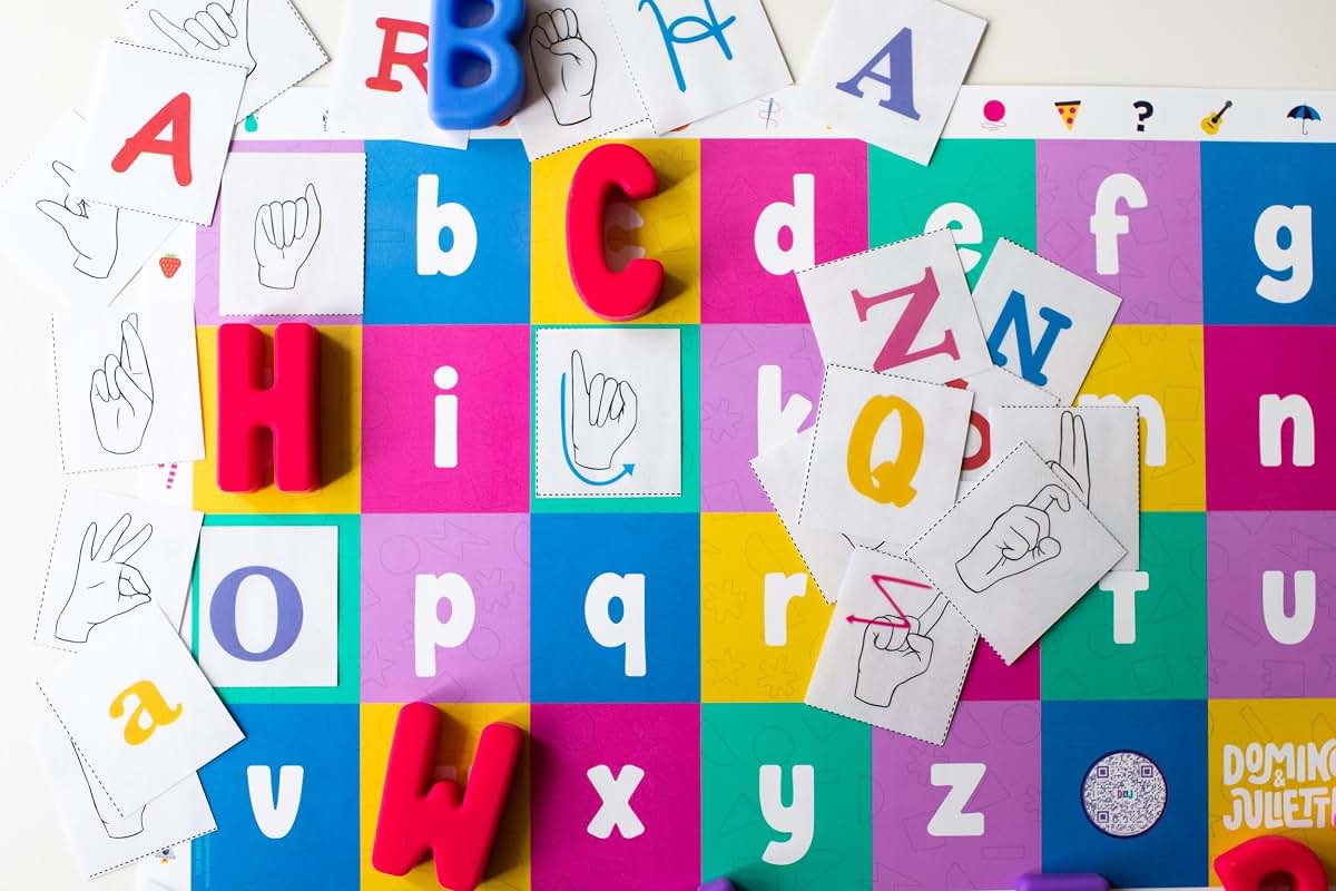 Domino and Juliette Uppercase & Lowercase Alphabet Placemat (photo 4)