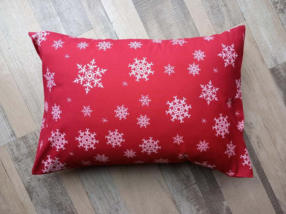 Christmas Snowflake Red Print ELLA & MAX Toddler Travel Pillowcase. Soft & Cuddly. Fits 13x18 & 14x19 Toddler Pillows. (photo 2)