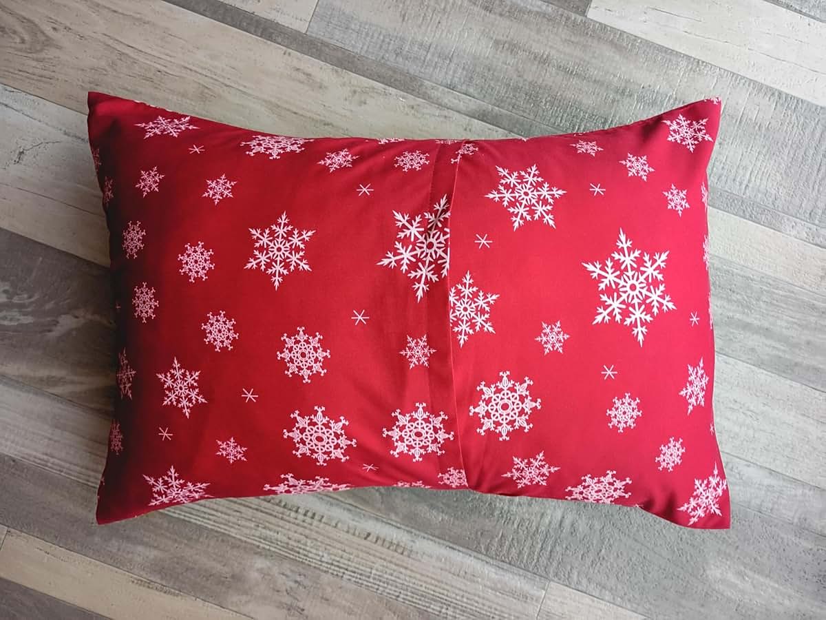 Christmas Snowflake Red Print ELLA & MAX Toddler Travel Pillowcase. Soft & Cuddly. Fits 13x18 & 14x19 Toddler Pillows. (photo 3)