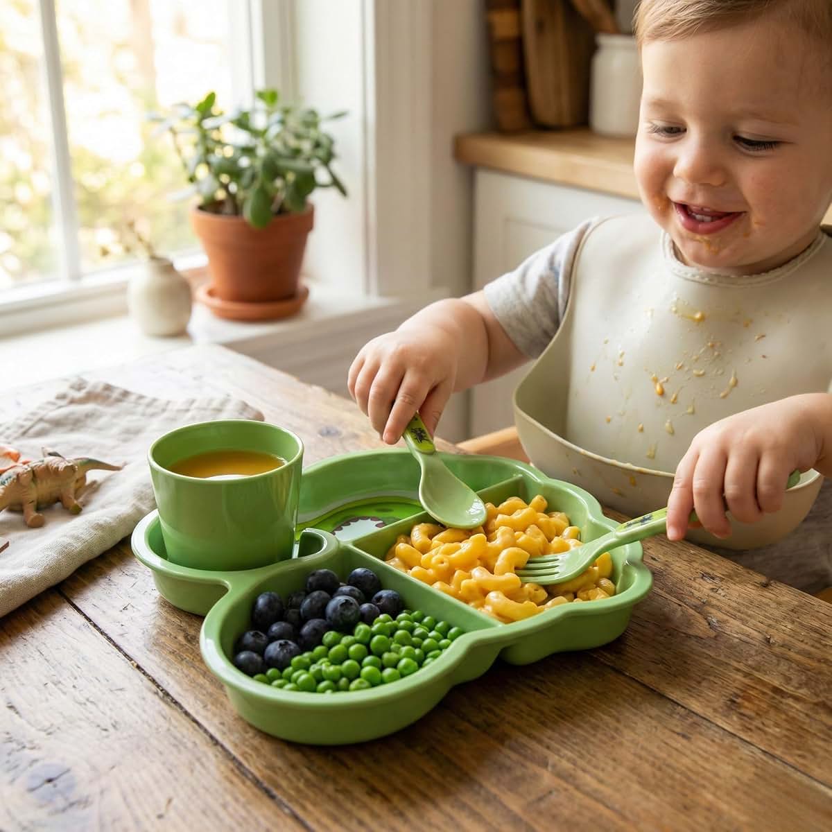 ZUBAYR Dinosaur Kids Dinnerware Set - 4-Piece Toddler Eating Set (photo 4)