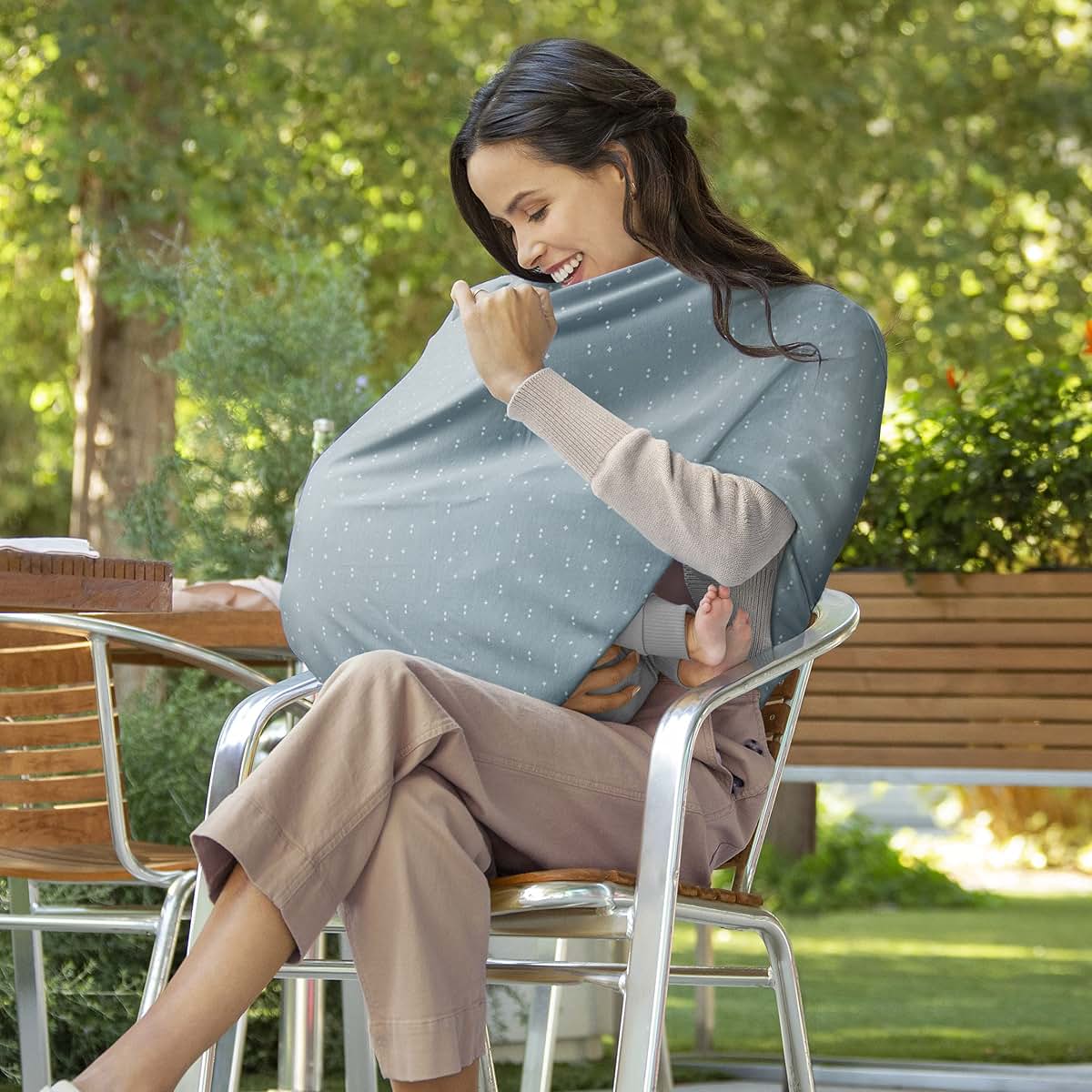 Munchkin Milkmakers 5-In-1 Nursing Cover Hipsteria Dots