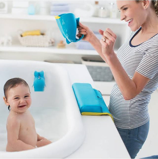 Tear-Free Bath Rinse Cup — Gentle Hair Rinser with Soft Silicone Edge