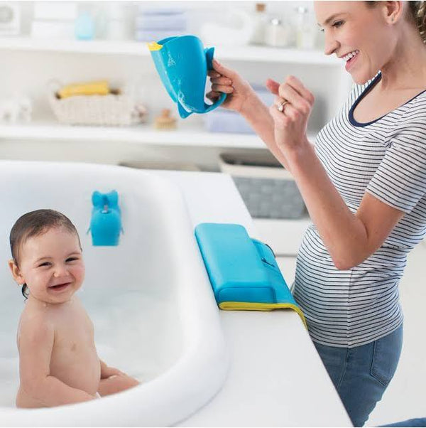 Tear-Free Bath Rinse Cup — Gentle Hair Rinser with Soft Silicone Edge